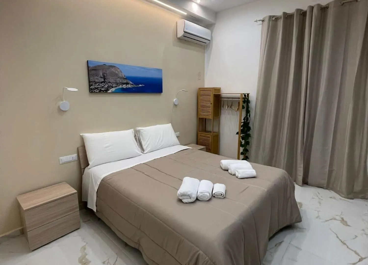 Front Palermo House Hotel